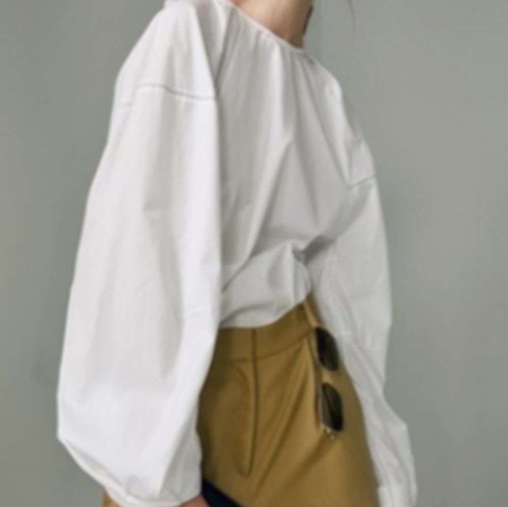 Caara NWT Minta White Balloon Sleeve Top